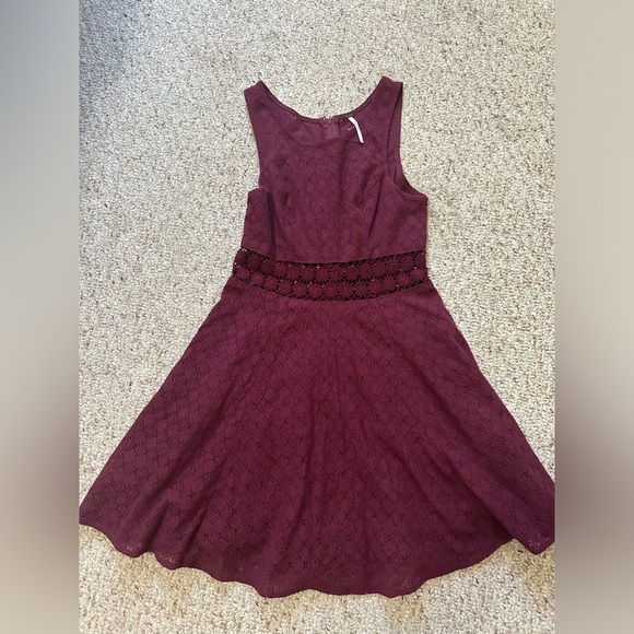 Free People Dresses & Skirts - Free People mini burgundy Lace overlay Waist Fit & Flare Zipper Closure sz 2